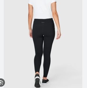 Beautiful Fwd leggings model Friday